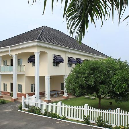 Oxygen Holiday Resort โอเวอร์รี ภายนอก รูปภาพ