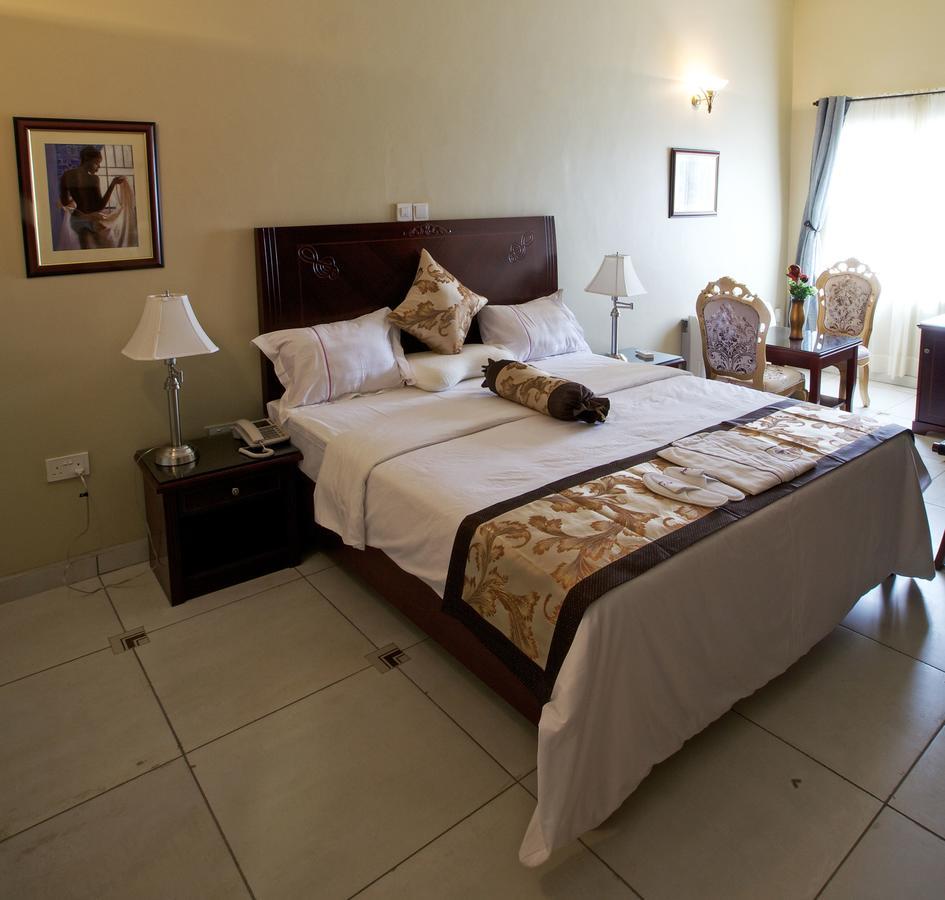 Oxygen Holiday Resort โอเวอร์รี ภายนอก รูปภาพ