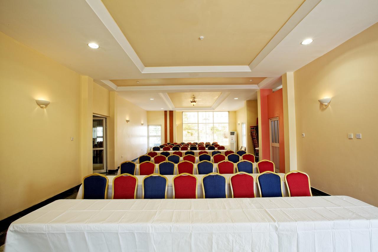 Oxygen Holiday Resort โอเวอร์รี ภายนอก รูปภาพ